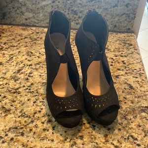Black heels size 7